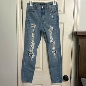 Aeropostale size 8 cheeky jegging ripped jeans